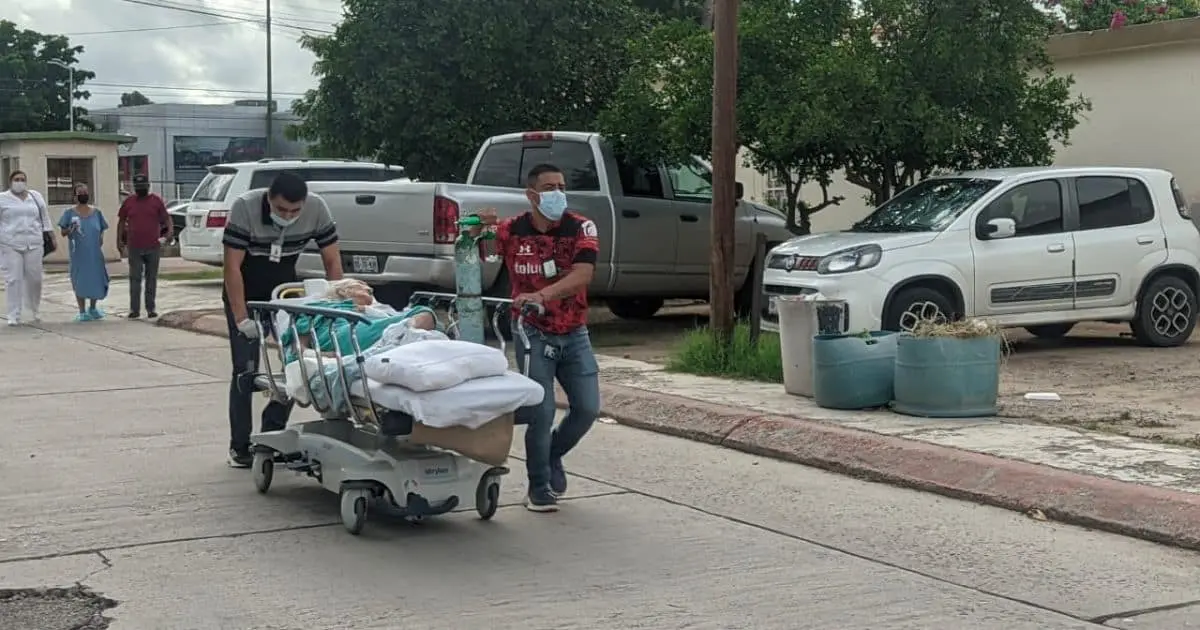 Trabajadores rescatan a pacientes del Hospital Chávez ante cortocircuito