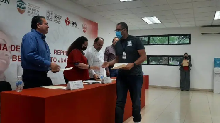 Récord en becas: Más de 1,500 estudiantes del ISEA reciben apoyos