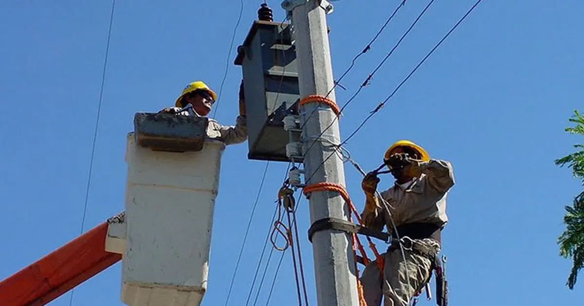 Restablece CFE servicio a 90% de los afectados por tormenta en Empalme