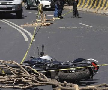 Por jugar a hacer caballitos mueren dos motociclistas