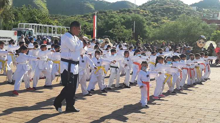 Hermosillenses disfrutan del Paseo Dominical en la Cuarta Zona Militar