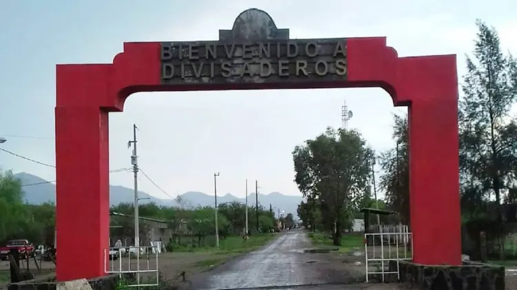 Afectan frecuentes apagones región de Divisaderos
