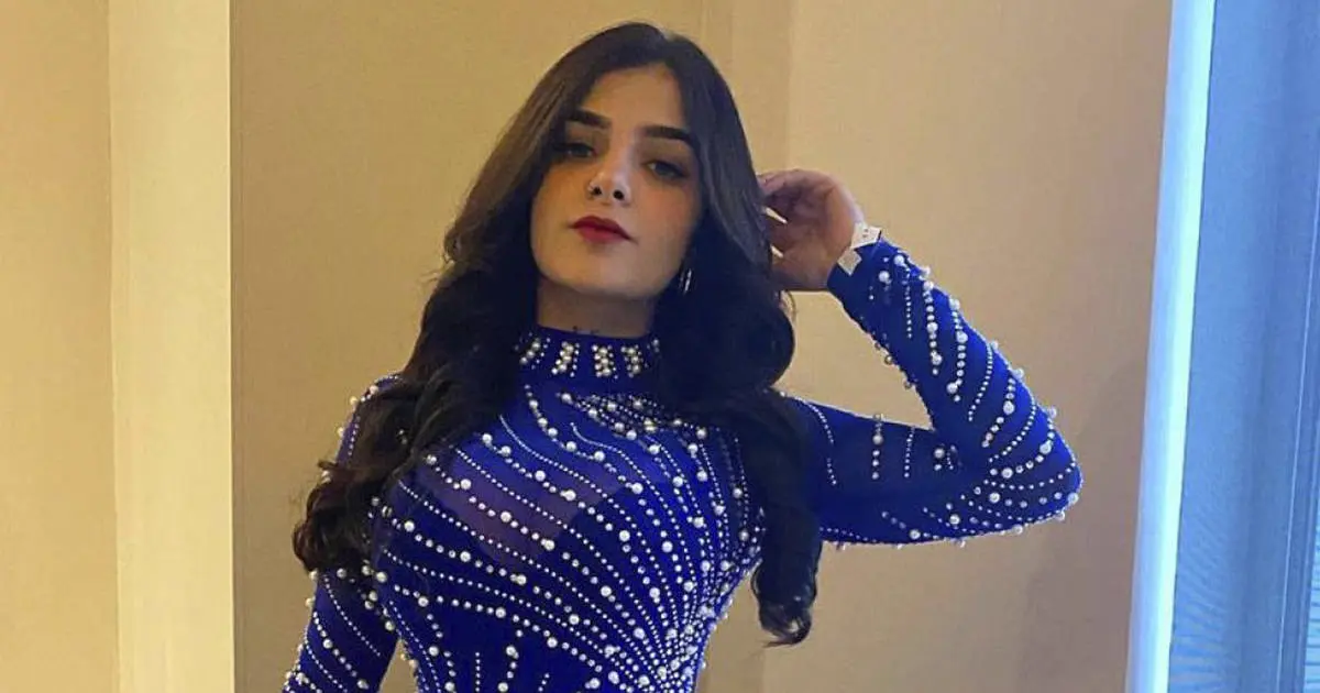 Karely Ruiz tiene encontronazo con fan