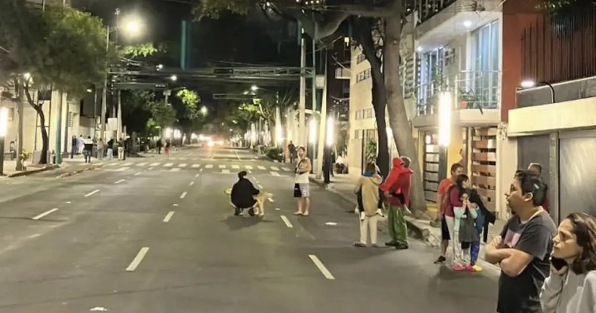Puntuales que sostienen la trabe fracturada del inmueble en CDMX se mueven