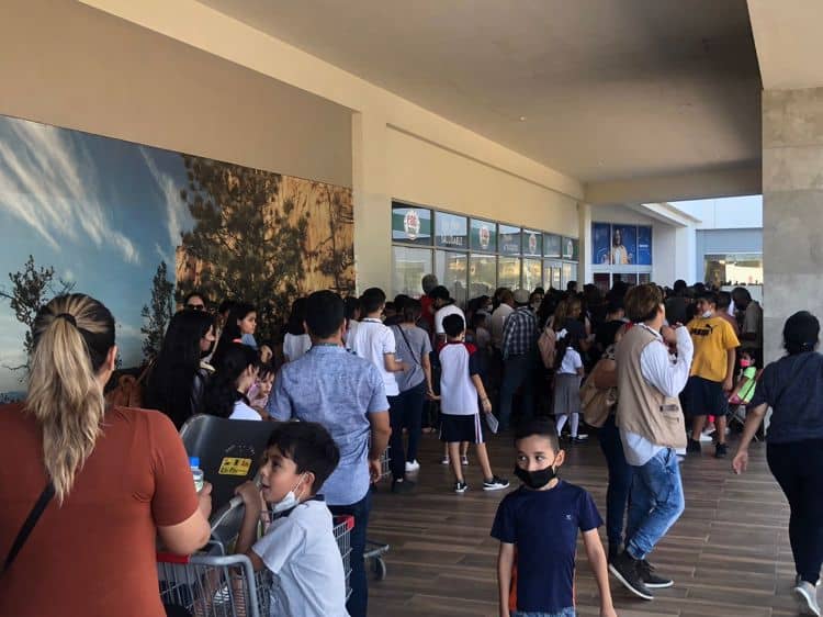 Cajeme: Tras horas formados, niños se quedan sin vacuna antiCovid