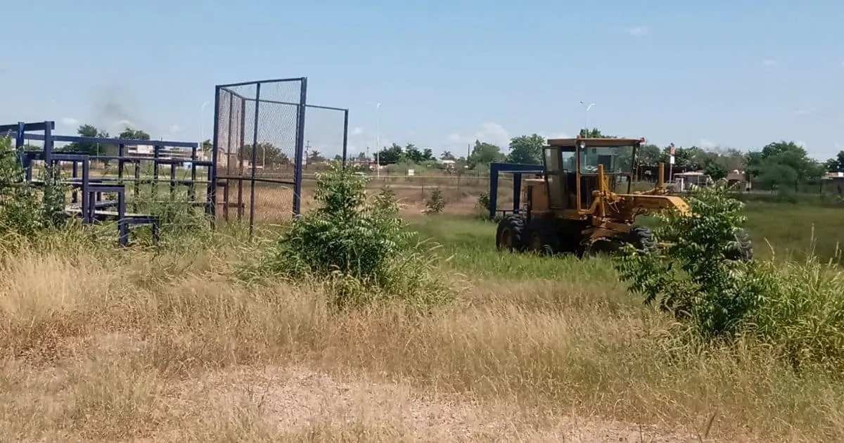 Continúan trabajos de limpieza en Unidad Deportiva de Navojoa