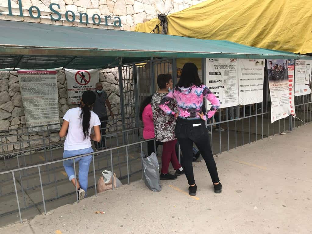 Familiares ingresan al Cereso I para visitar a internos tras incendio