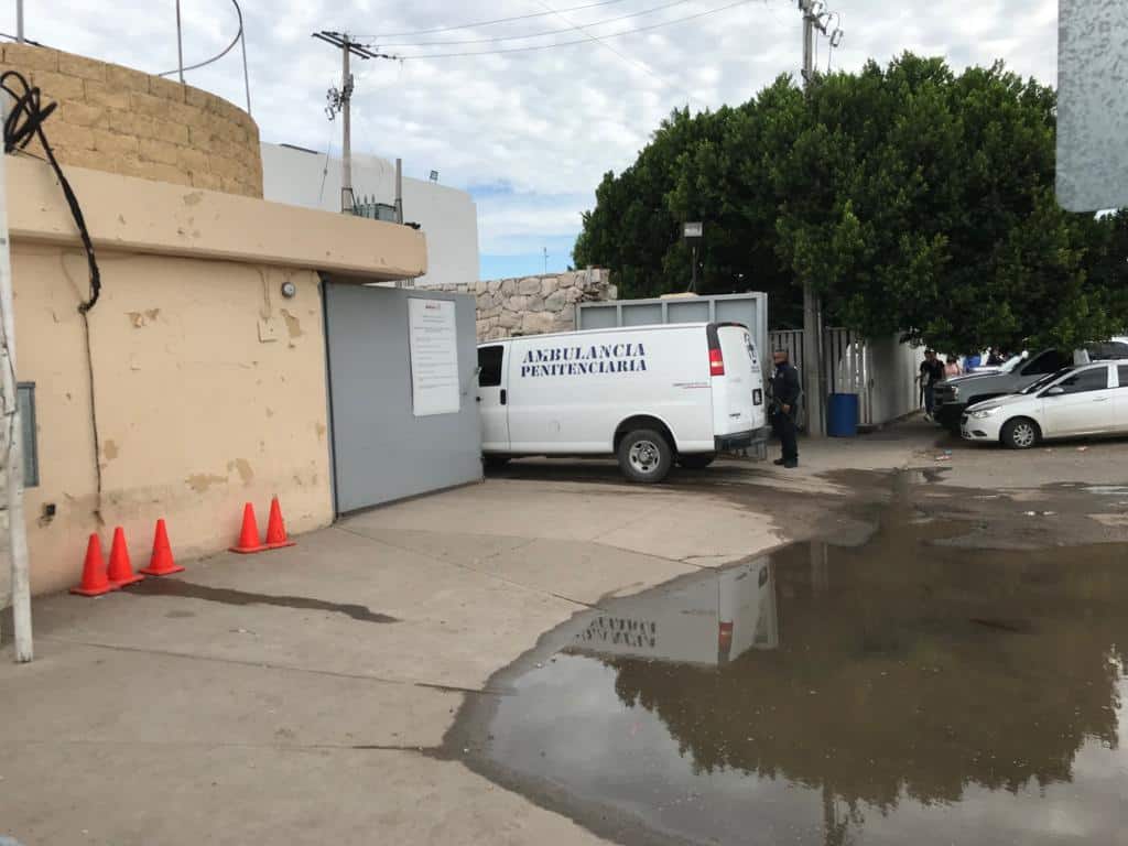 Familiares ingresan al Cereso I para visitar a internos tras incendio