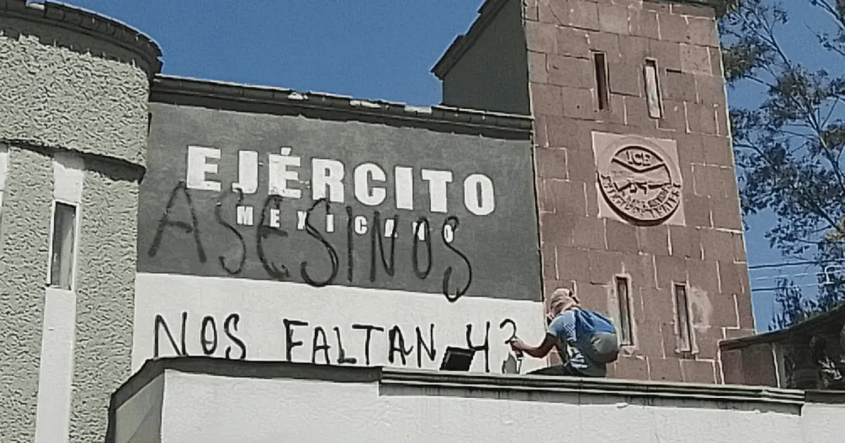 Padres de los 43 normalistas rechazan informe de Segob