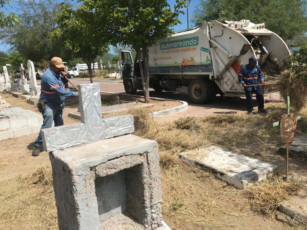 Cortan maleza en el Panteón Yáñez para las próximas visitas