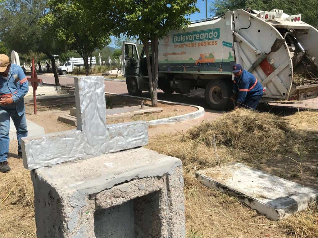 Cortan maleza en el Panteón Yáñez para las próximas visitas