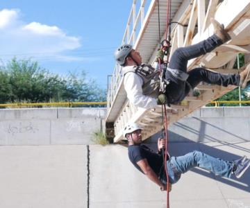 Hermosillenses viven la adrenalina del rapel en capacitaciones