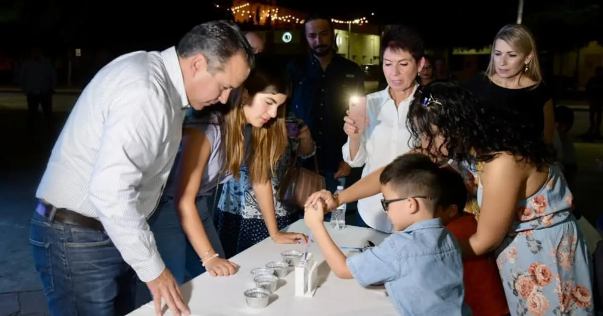 Antonio Astiazarán incentiva a niños a desarrollar su conocimiento