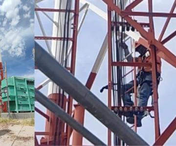 Manuel trabaja en las alturas como técnico en telecomunicaciones