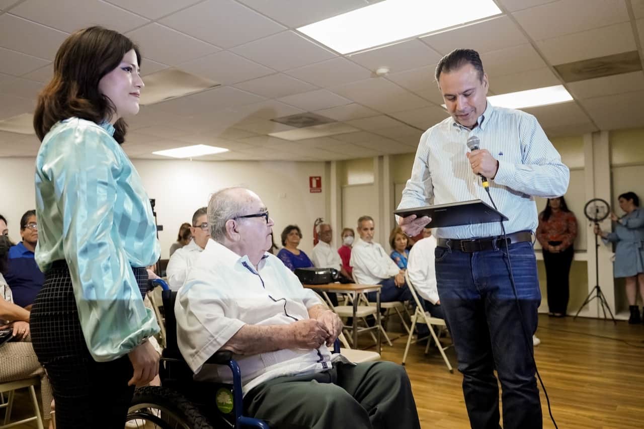 Celebran trayectoria de Memo Moreno