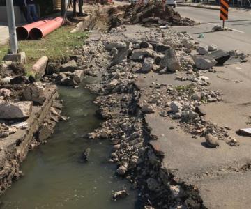 Obra provoca que drenaje ingrese a casas de la colonia Valle Grande