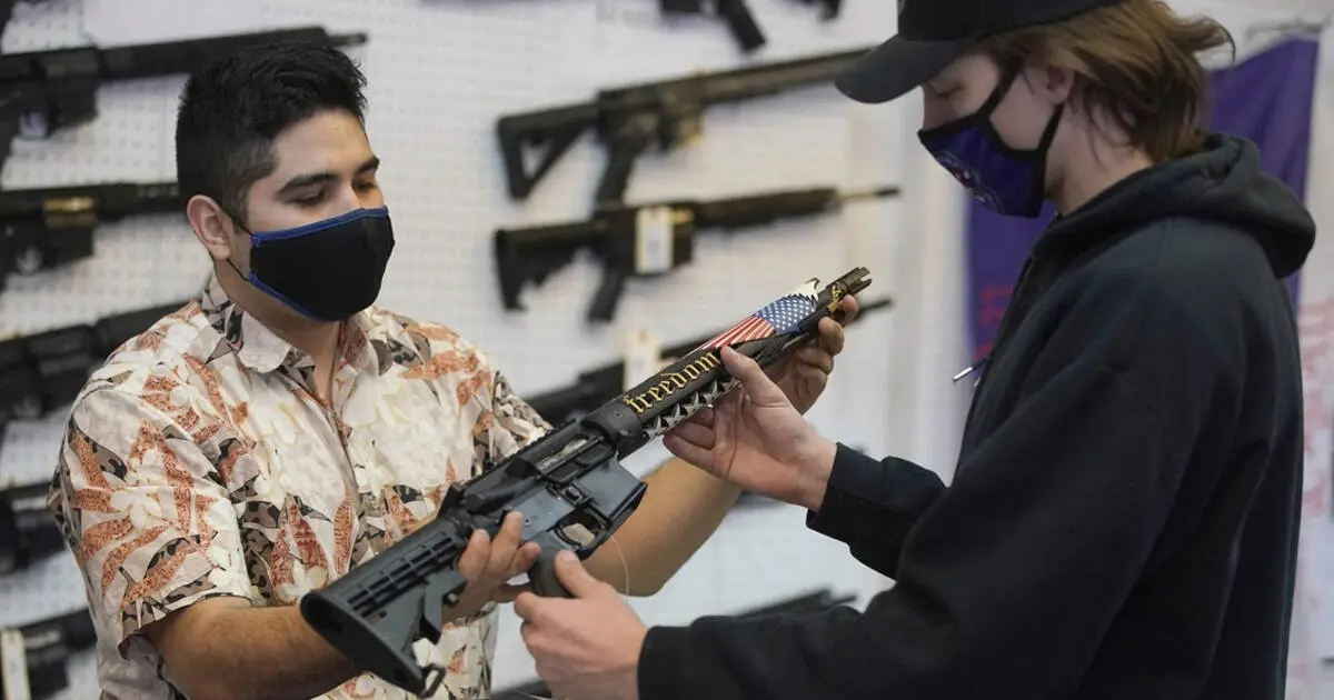 Juez de EU desestima demanda contra fabricantes de armas