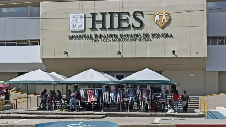 DIF Sonora organizó un bazar de ropa y juguetes frente al HIES