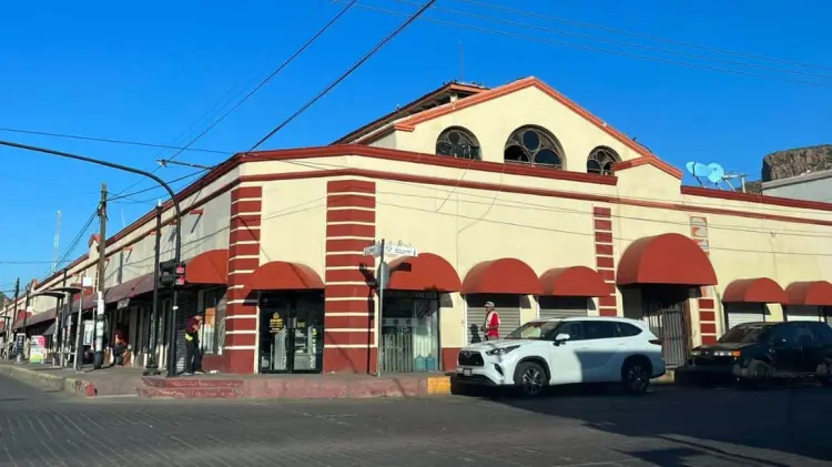 En este 2023 iniciarán las obras en el mercado municipal de Guaymas. (Foto: Archivo/EXPRESO)
