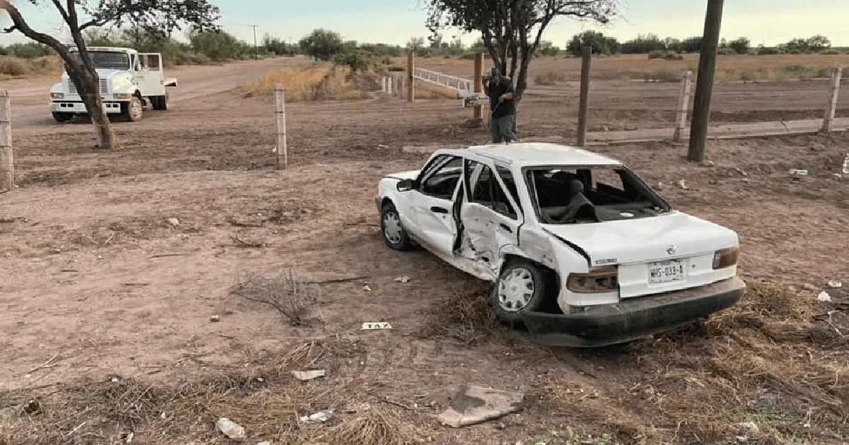 Aparatoso choque en la carretera Hermosillo-Kino deja 2 personas graves