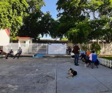 Trabajadores del Cobach Villa de Seris toman plantel