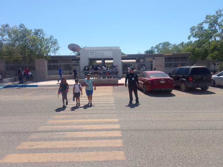 Apoyarán seguridad vial en escuelas de Empalme con elementos DARE