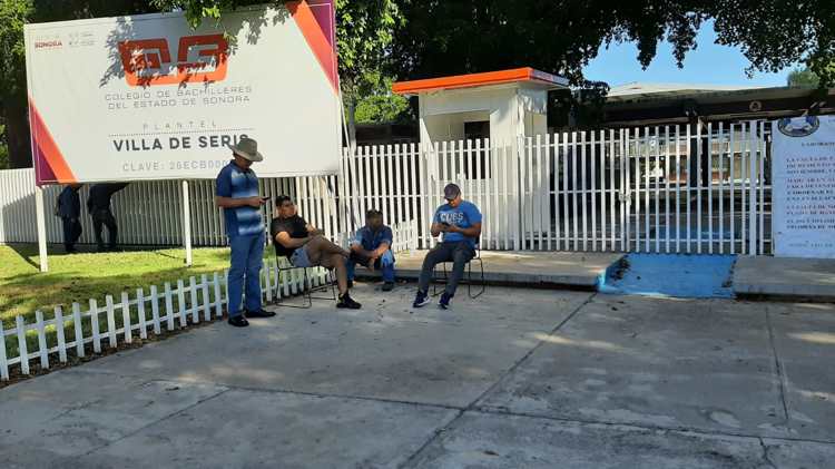 Trabajadores del Cobach Villa de Seris toman plantel