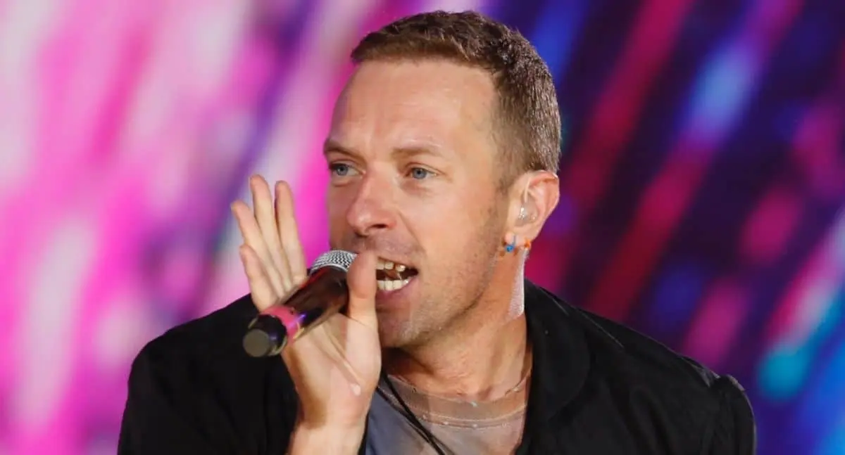 Coldplay pospone gira por problemas de salud de Chris Martin