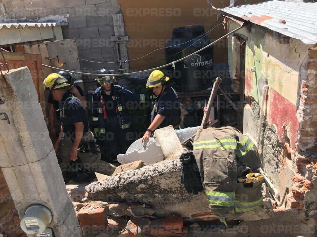 Barda de una casa se derrumba y cae sobre una señora de 58 años