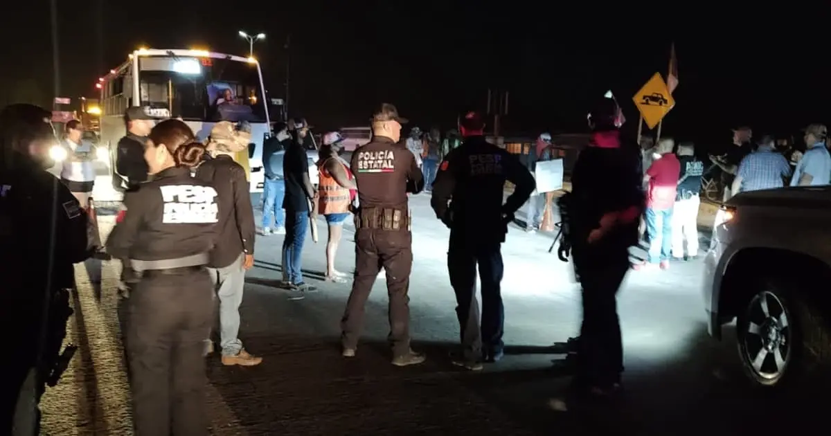 Seguridad Pública retira bloqueo carretero en Estación Oroz