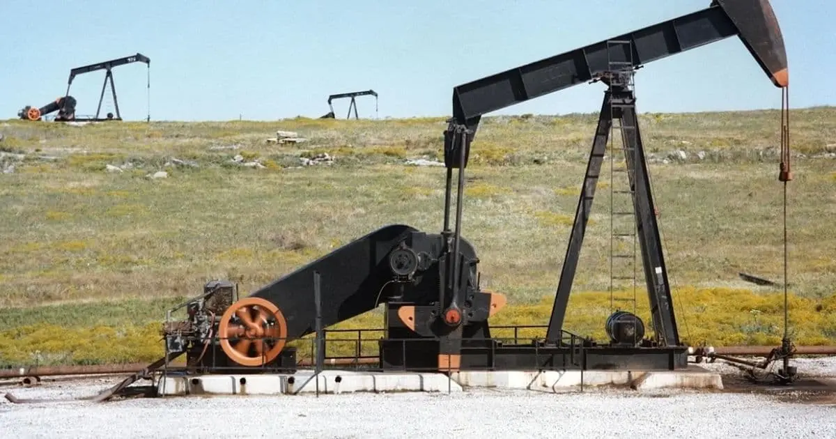 Mercados accionarios abren positivos mientras que el petróleo retrocede