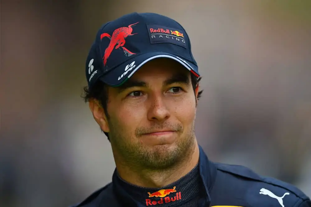 Sorprende Checo Pérez a Leclerc en GP Singapur
