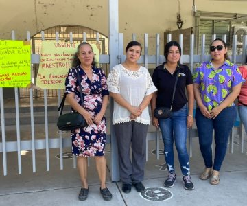 Padres de familia de primaria de Navojoa protestan por falta de maestro