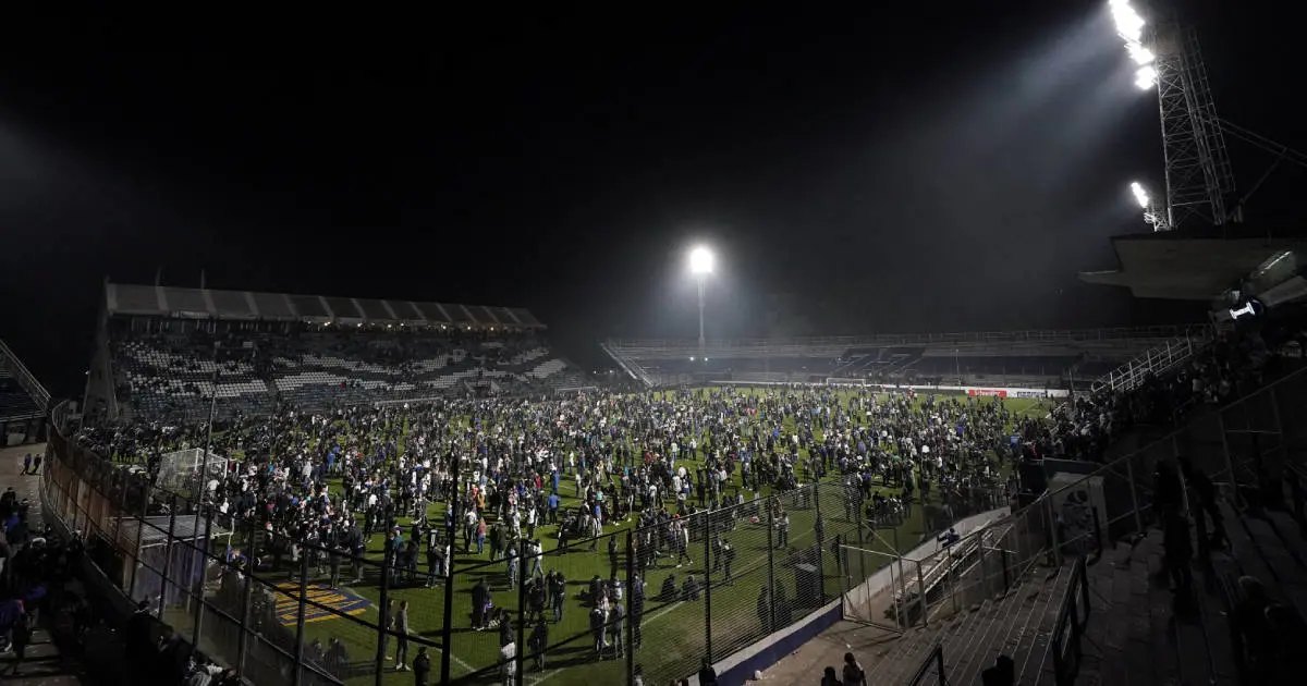 La violencia en el futbol vuelve a cobrar una vida, esta vez en Argentina