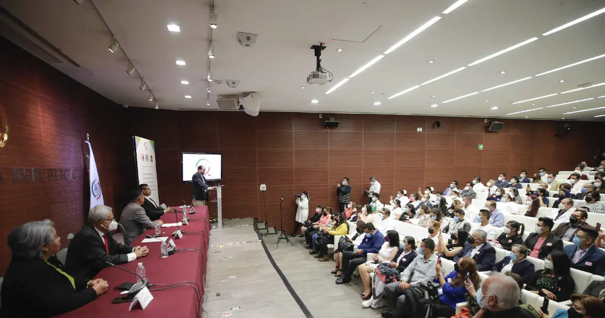 Entregan 50 reconocimientos a profesionales de la salud