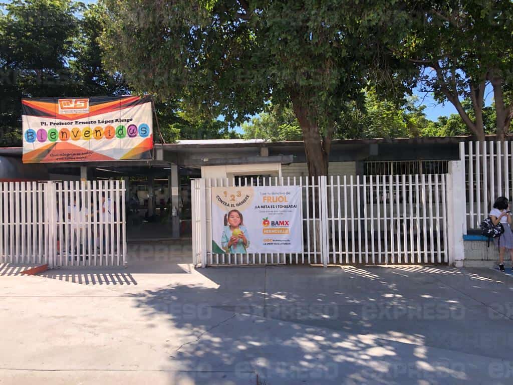 Desalojan a alumnos del Cobach Norte por colapso de drenaje