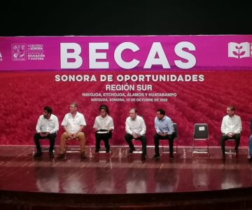 Entregan becas a 12 mil estudiantes del sur de Sonora