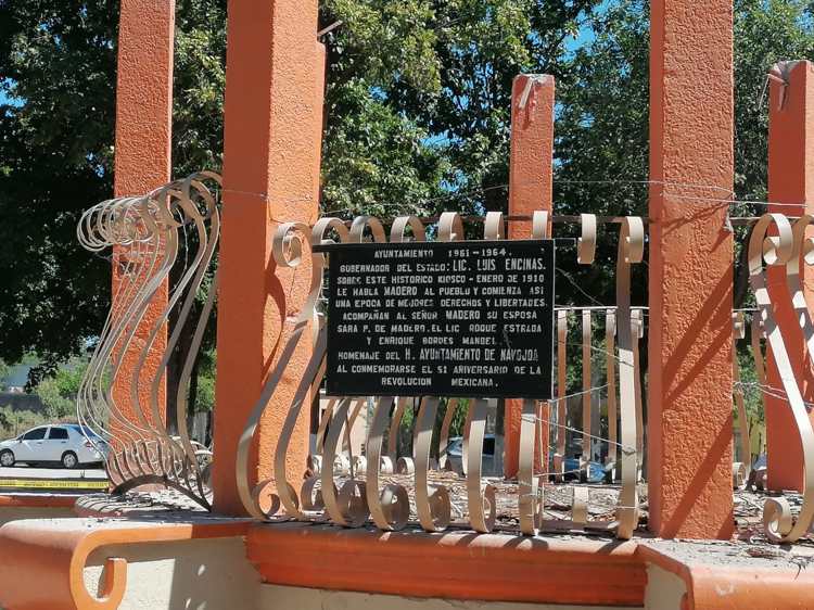 Tiran kiosko de la Plaza Juárez sin permiso: Protección Civil Navojoa