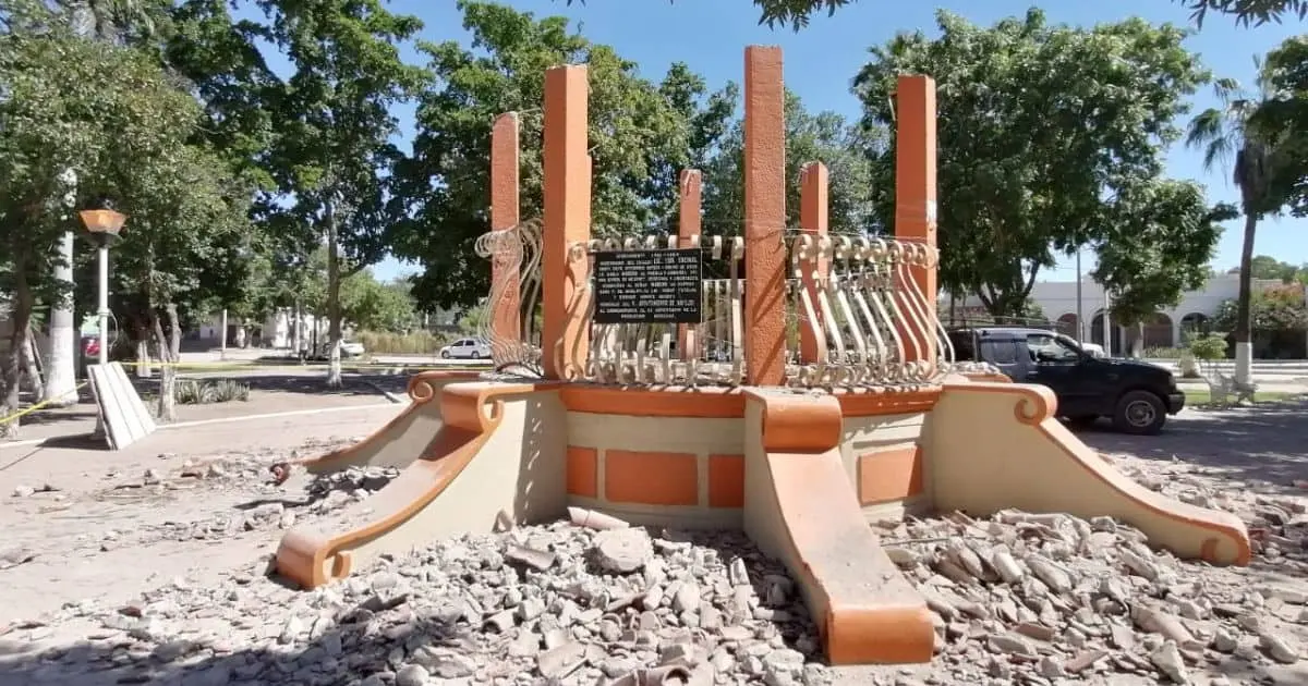 Tiran kiosko de la Plaza Juárez sin permiso: Protección Civil Navojoa