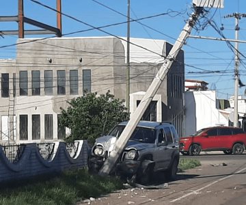 Se pasa el alto y provoca fuerte choque al poniente de Hermosillo