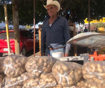 Don Humberto sigue tradición familiar vendiendo cacahuates en Cajeme