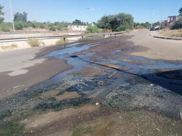 Vecinos de la colonia Tierra Blanca denuncian fuga de aguas negras