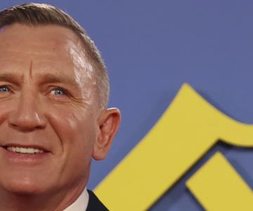 Entrega realeza a Daniel Craig orden de San Miguel y San Jorge