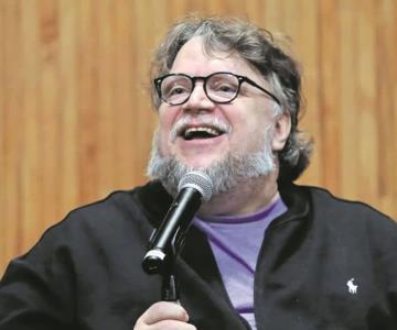 Guillermo del Toro se compromete con 10 años más de becas para jóvenes