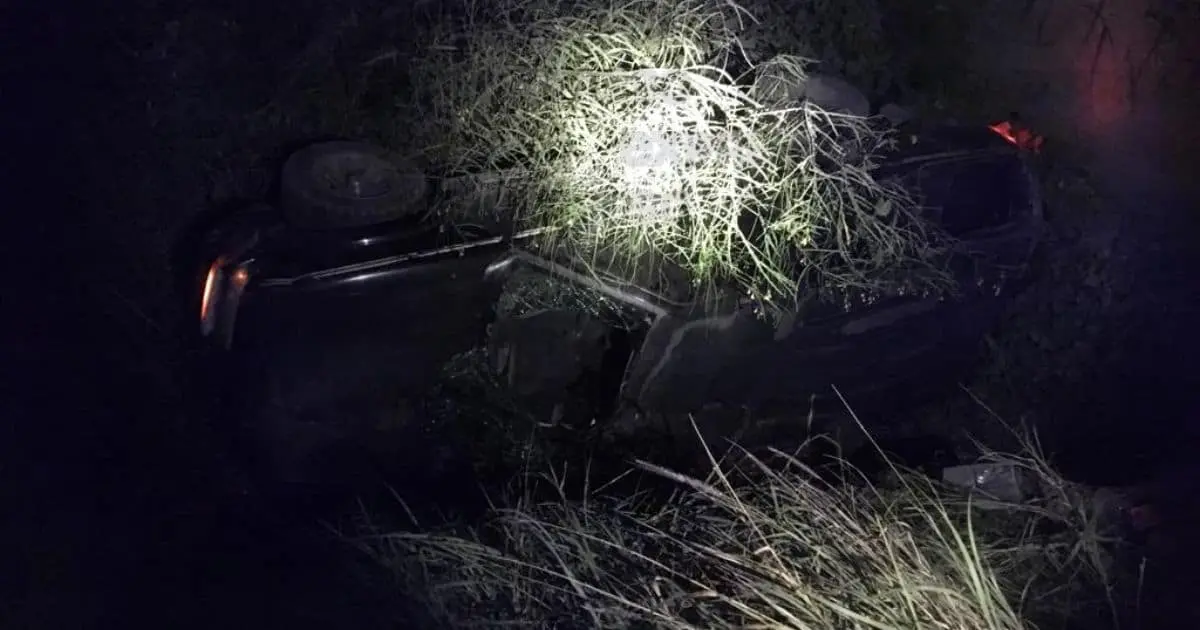 Vehículo cae en canal al sur poniente de Hermosillo