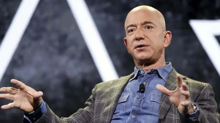 Jeff Bezos hace eco de advertencias sobre la economía