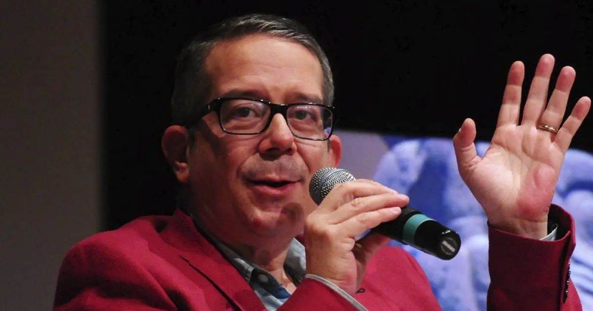 Defiende Jenaro Villamil compra de antenas fantasmas