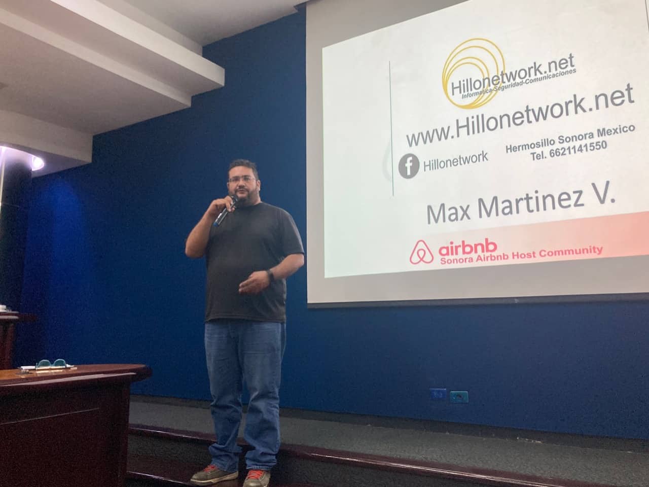 Celebran reunión informativa anfitriones de Airbnb