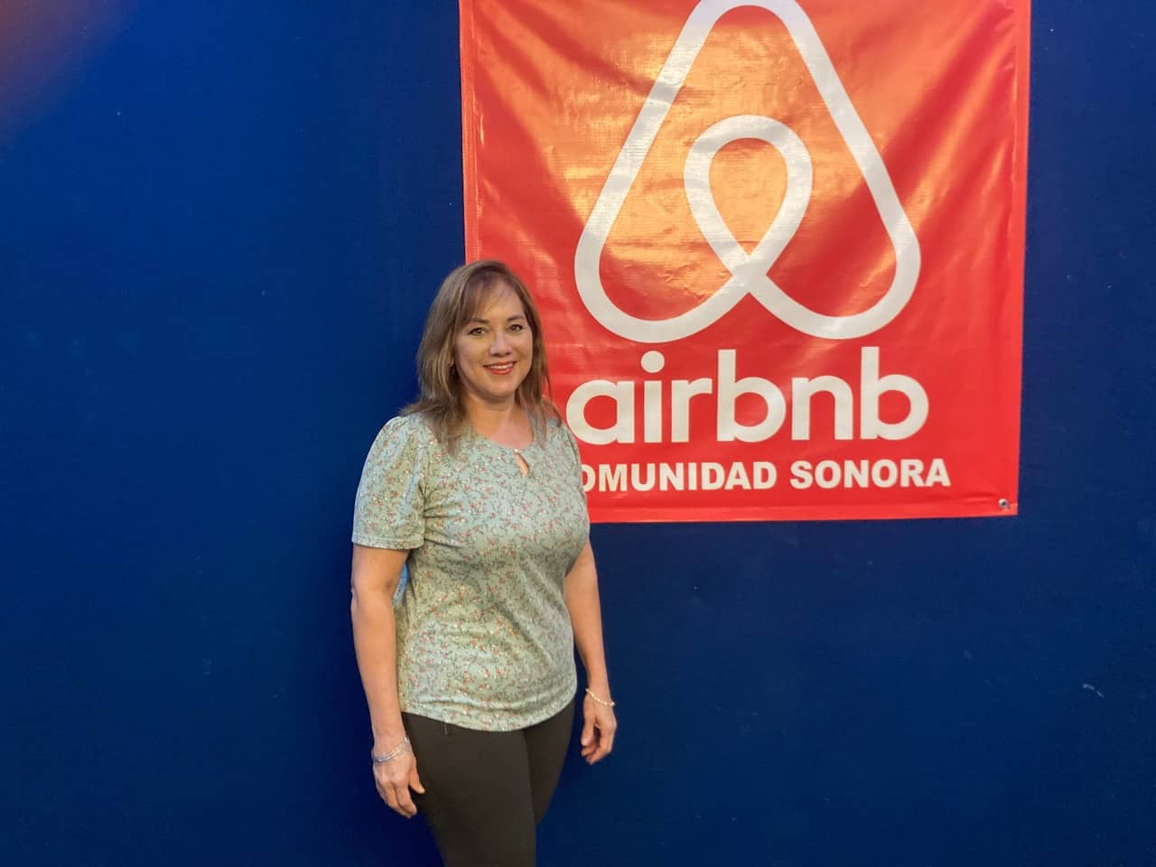 Celebran reunión informativa anfitriones de Airbnb