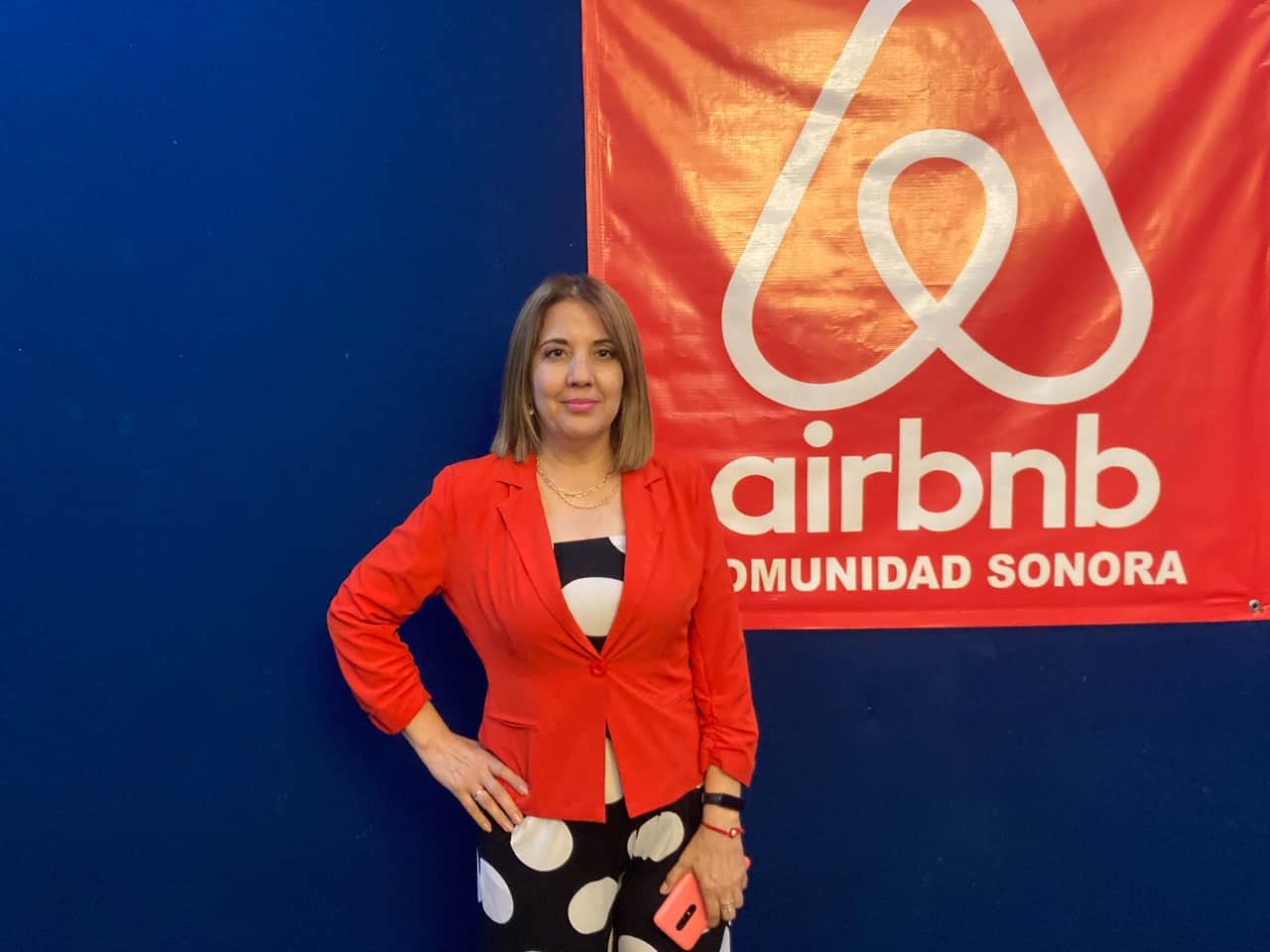 Celebran reunión informativa anfitriones de Airbnb